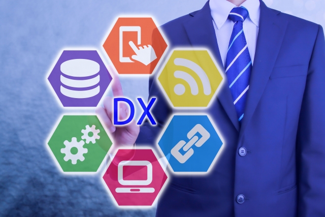 DX技術を活用したシステムツールをDXツールといいます。DXツールを導入すると、最新のデジタル技術を手軽に利用することができ、業務効率化やマーケティング、ペーパーレス化、コミュニケーションほか、様々な企業活動に役立てることができます。この記事では、目的別にどのようなDXツールを選べば良いかを紹介します。